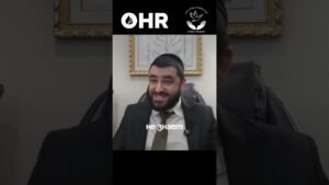 Smiling man in a suit and yarmulke seated in an office; OHR logo at the top and Cyrillic text 'не знает' overlaying the image.
